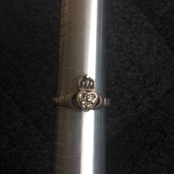 Claddagh ring 925 stamped silver. - Picture 3 of 8